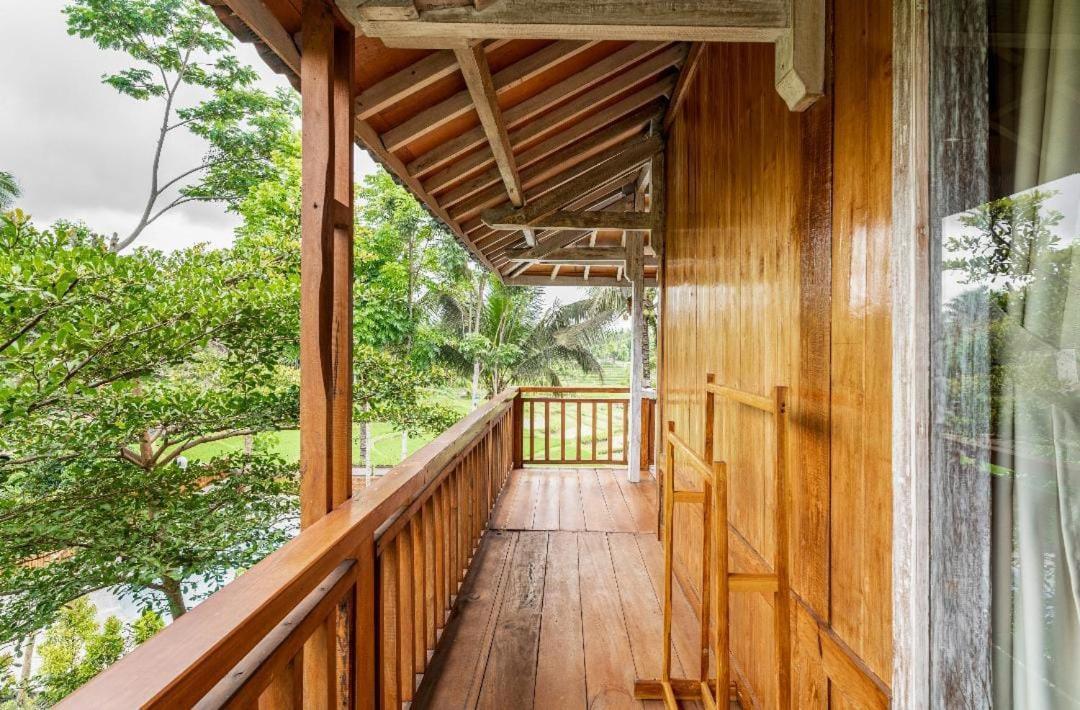Peraja Bungalows Loyok Sangyang Bagian luar foto